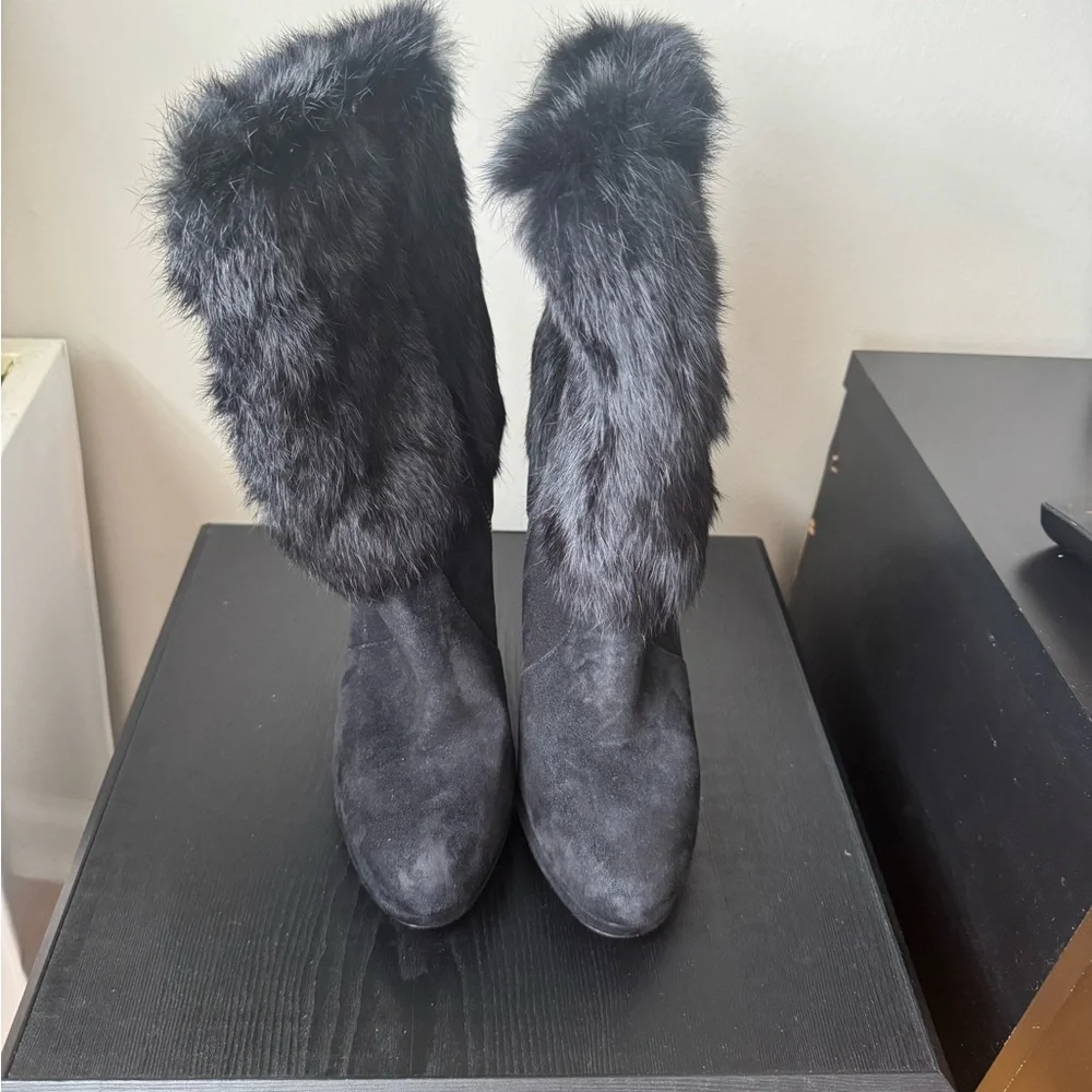Michael Kors Black Heeled Boots with Plush Fur Trim - Picture 2 of 6